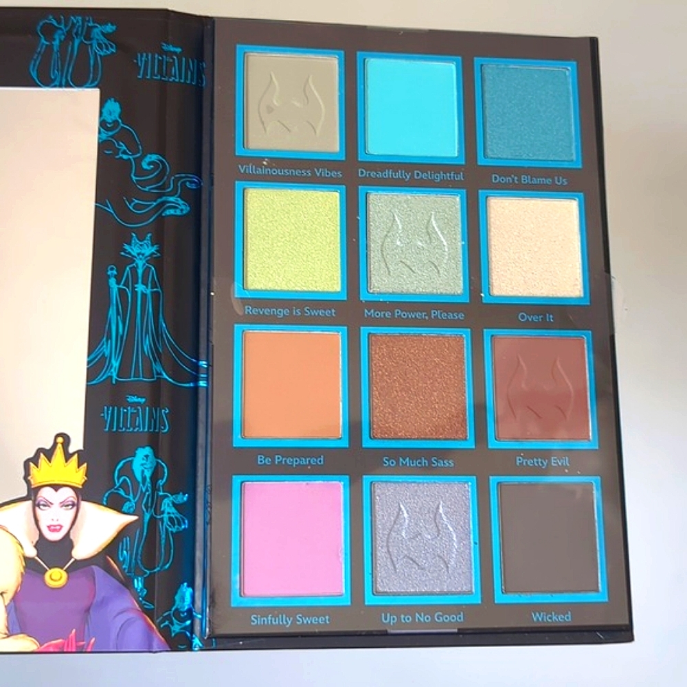 Disney VILLIANS Eyeshadow Palette - Picture 3 of 3